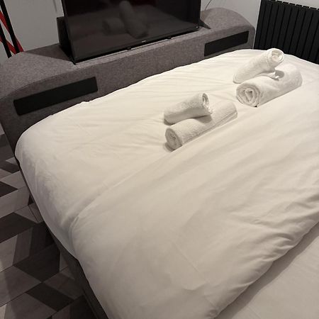 Beautiful 5 Bedroom Home Sleeps 12 People In Manchester Buitenkant foto
