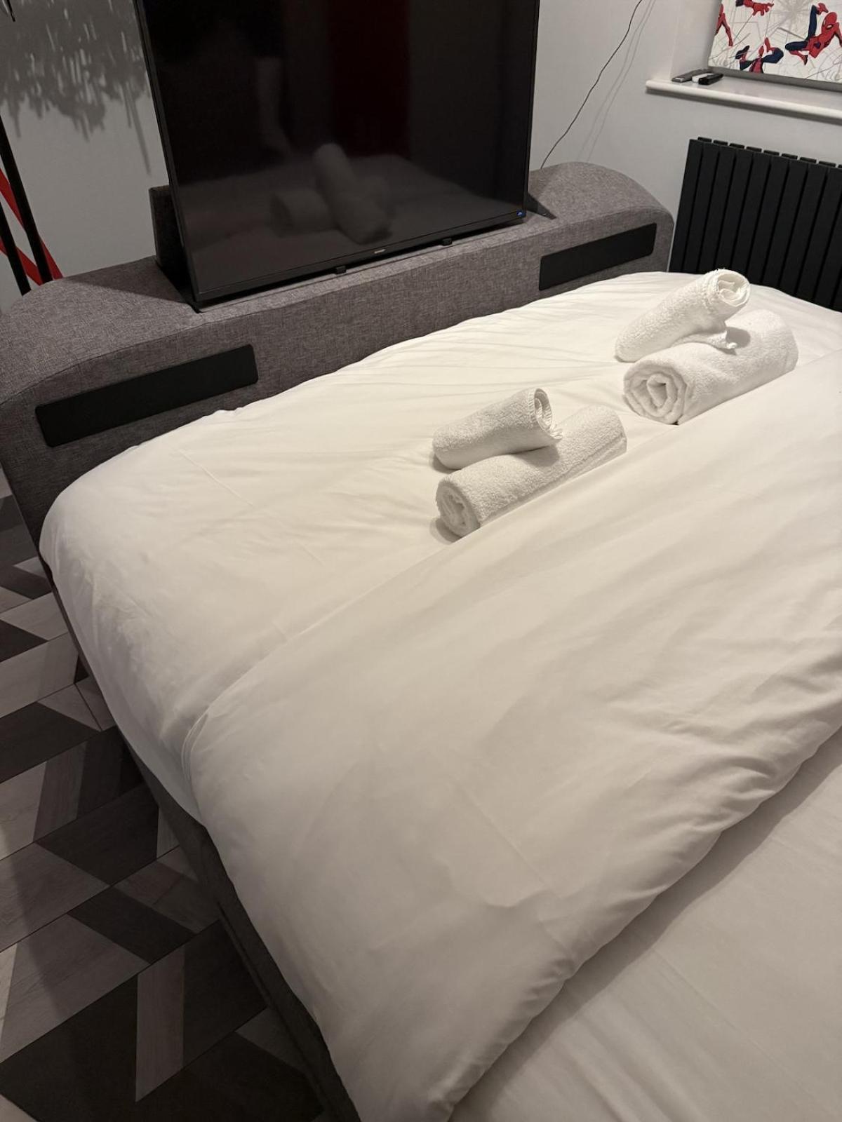 Beautiful 5 Bedroom Home Sleeps 12 People In Manchester Buitenkant foto