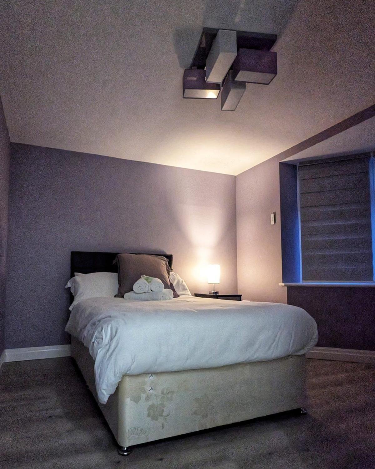 Beautiful 5 Bedroom Home Sleeps 12 People In Manchester Buitenkant foto