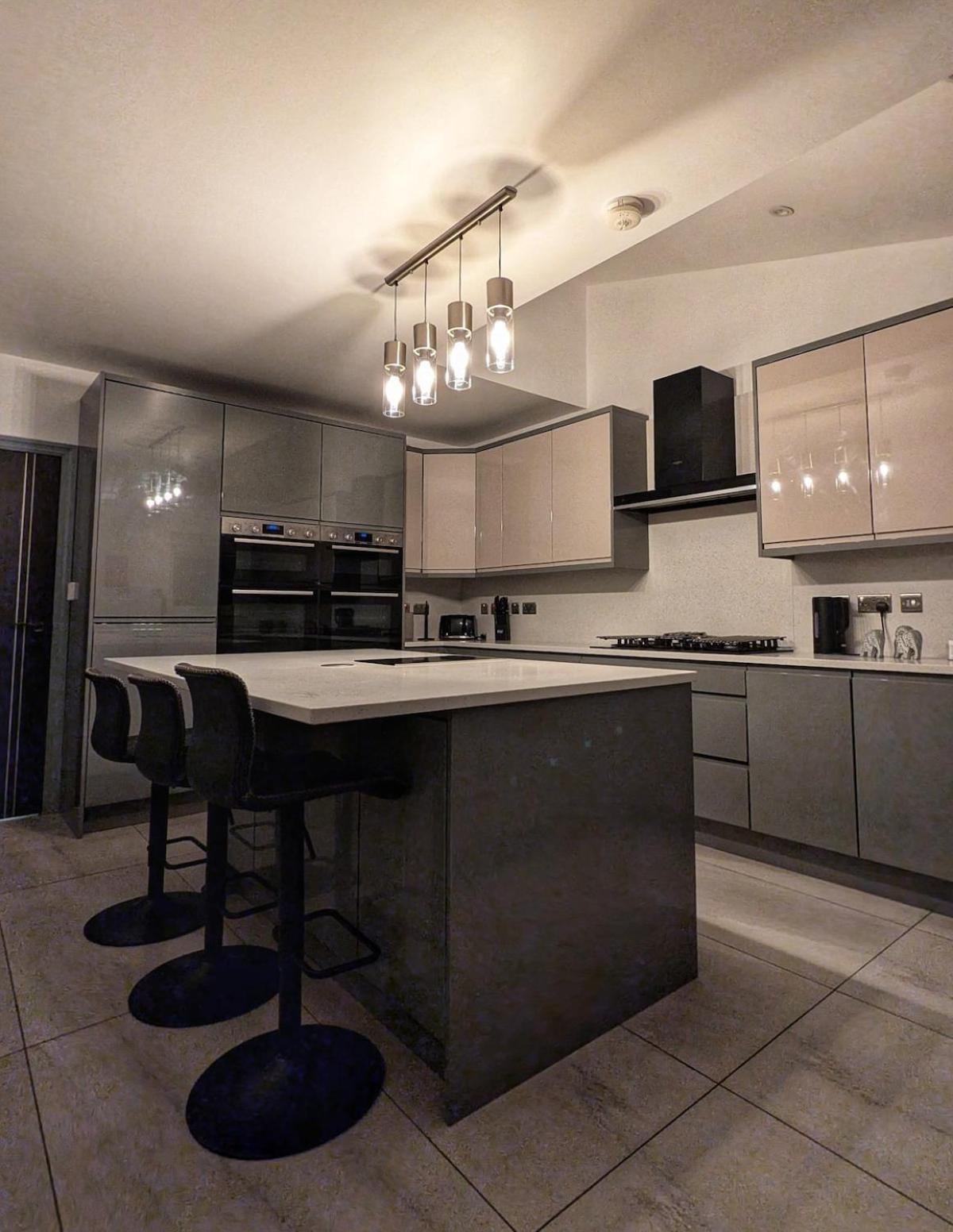 Beautiful 5 Bedroom Home Sleeps 12 People In Manchester Buitenkant foto
