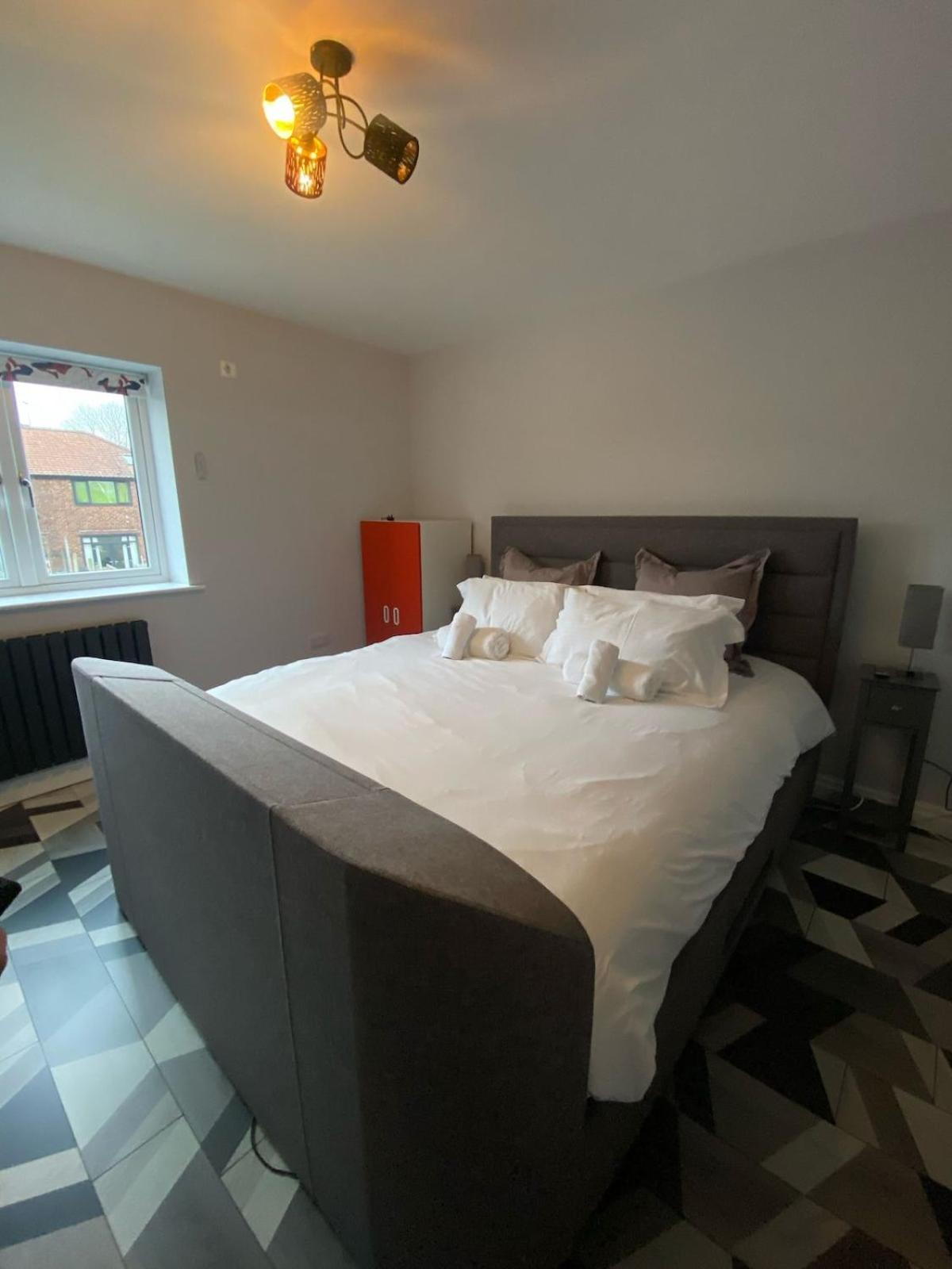 Beautiful 5 Bedroom Home Sleeps 12 People In Manchester Buitenkant foto