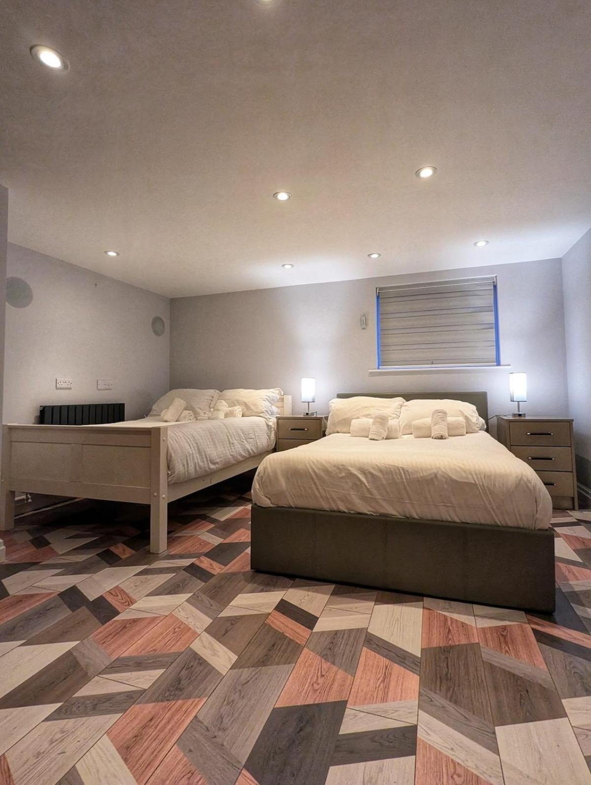 Beautiful 5 Bedroom Home Sleeps 12 People In Manchester Buitenkant foto